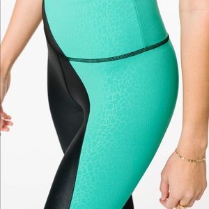 Jade River Stone Metallic Active Leggings